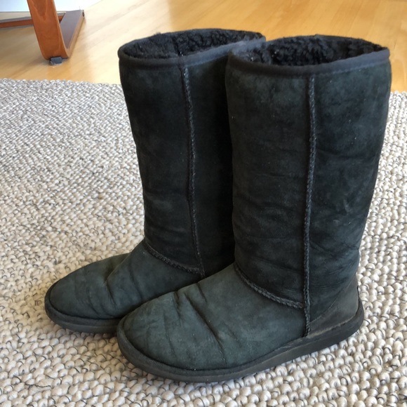 UGG - 5 - Tall Black Boots - Picture 5 of 9